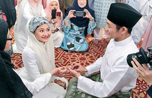adik sharifah amani kahwin netizen terkejut lihat wajah suaminya macam farid kamil 1