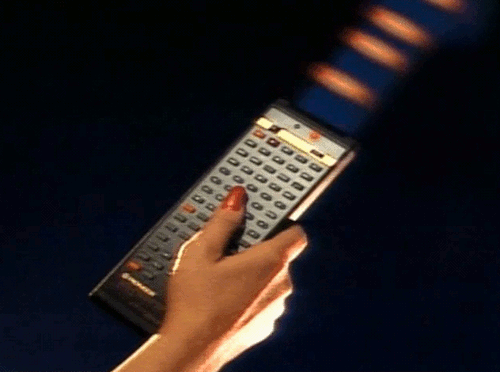 alat kawalan jauh tv tahun 90an terlalu banyak butang 424