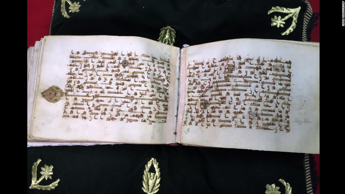 antara manuskrip lama yang disimpan di perpustakaan al qarawiyyin fez maghribi