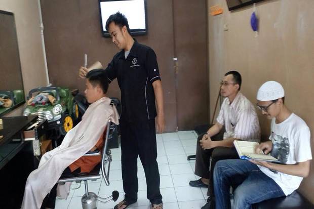 asep irawan raihan barbershop potong rambut percuma baca al quran 825
