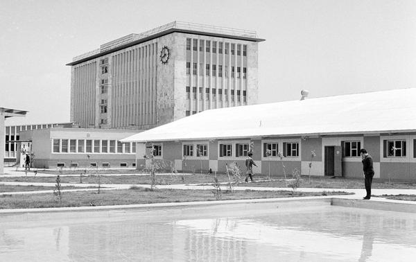 bangunan kilang kabul times di kabul 1966