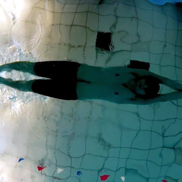 eid aljairzi pelarian syria belajar berenang menenangkan