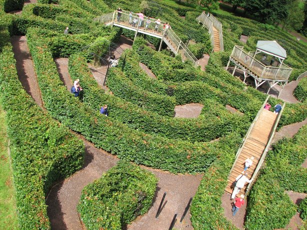 escot gardens maze