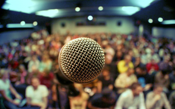 fobia mikrofon takut berdiri atas pentas
