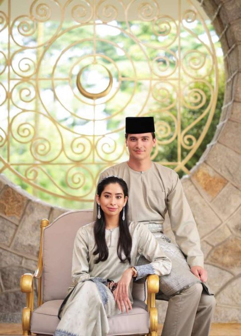 foto rasmi pertama pasangan tunku tun aminah dan bakal suami dennis