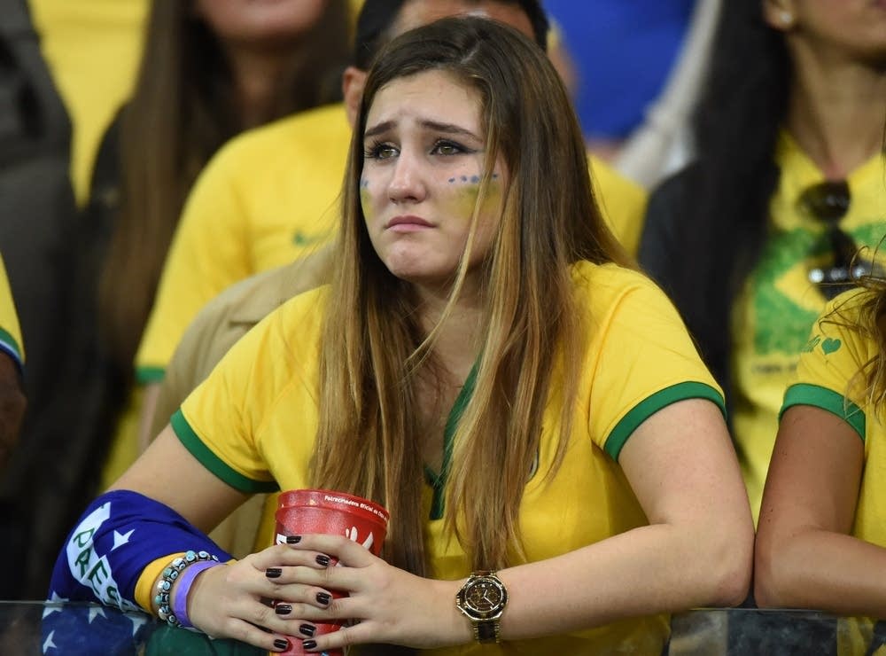 gadis brazil sedih
