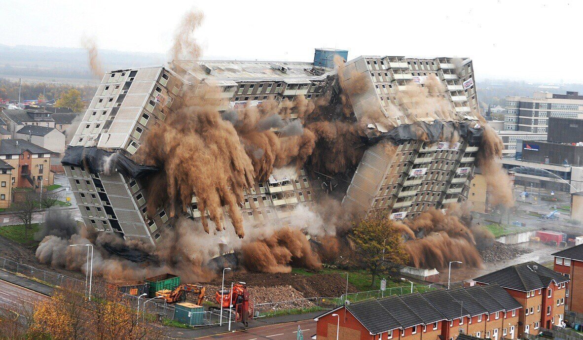 gambar runtuhan bangunan
