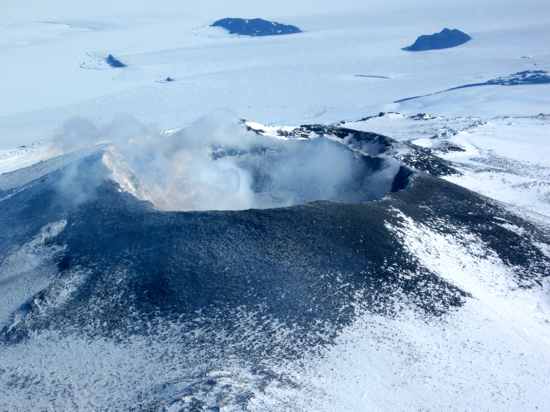 gunung berapi di kawasan antartika