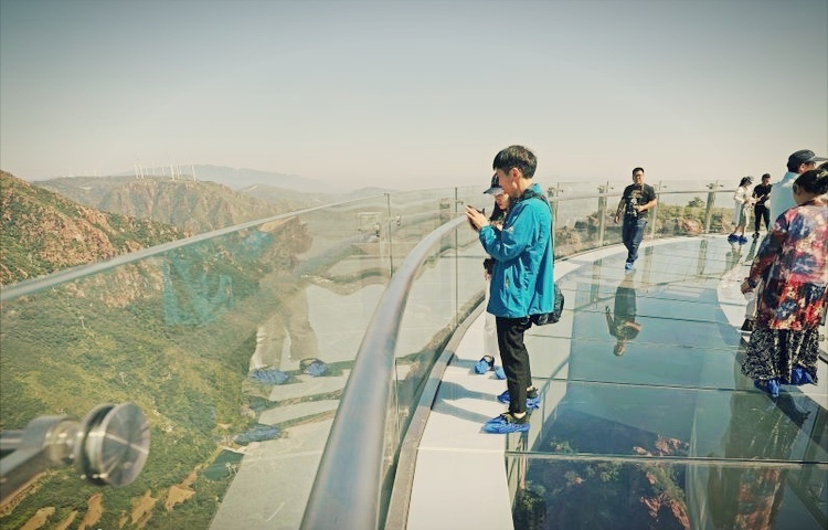 gunung fuxi china jambatan ekstrem tarikan pelancong