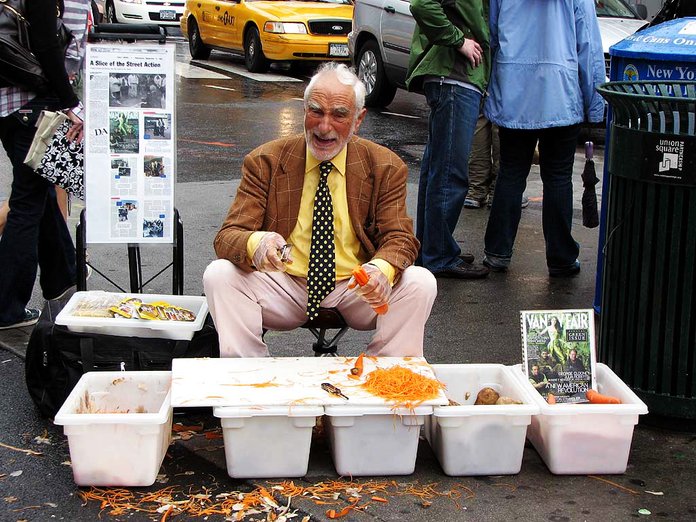 joe ades menjual pengupas kentang di new york city selama 60 tahun