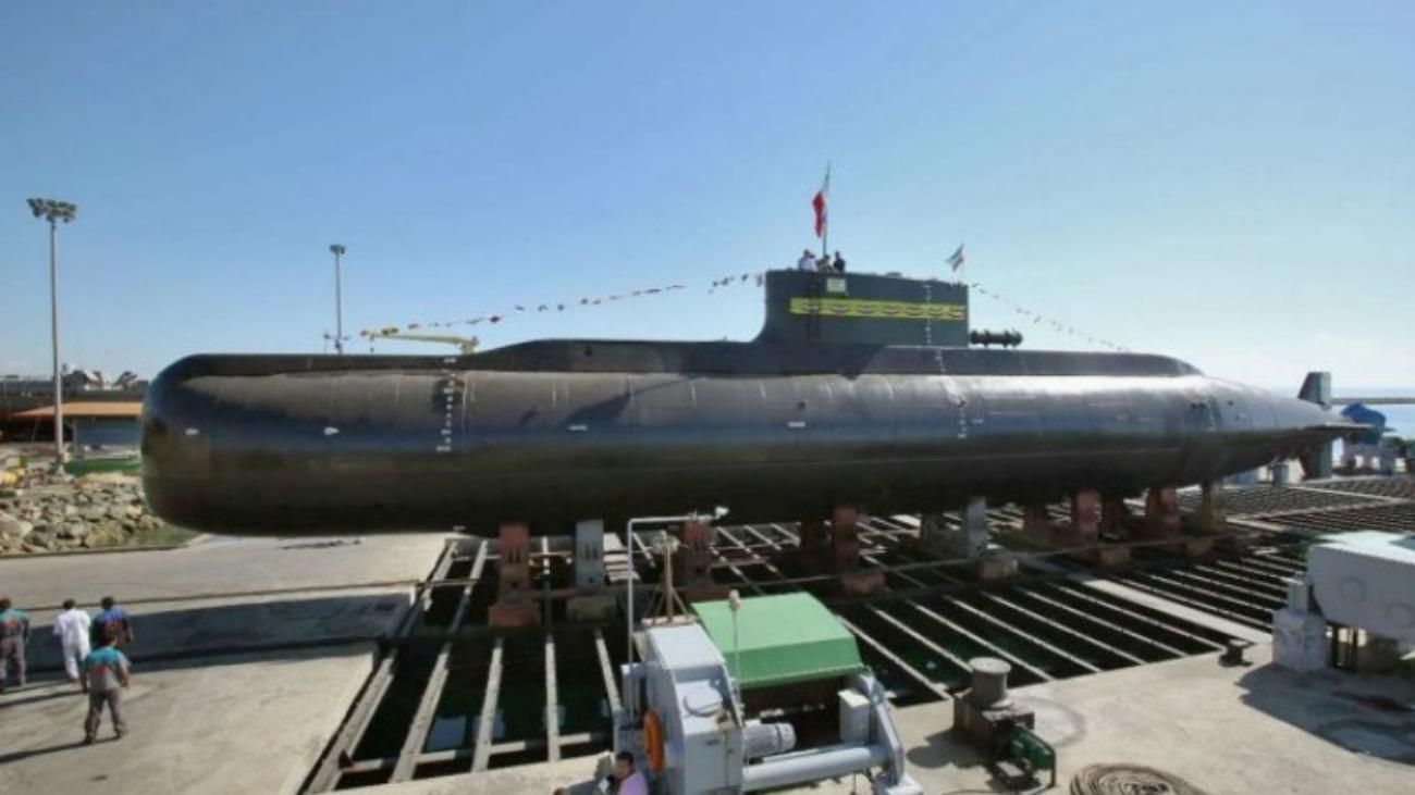 kapal selam milik iran
