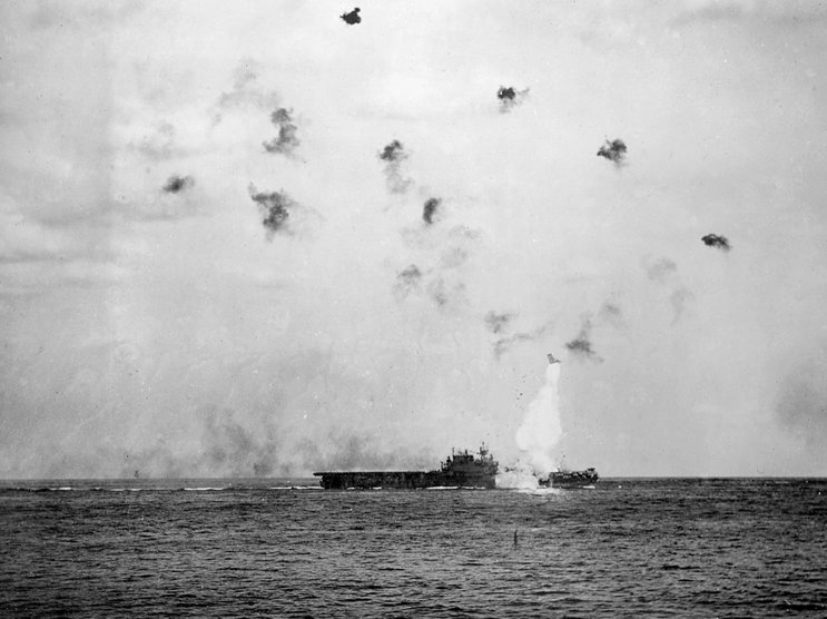 kapal uss enterprise amerika syarikat diserang dalam serangan kamikaze