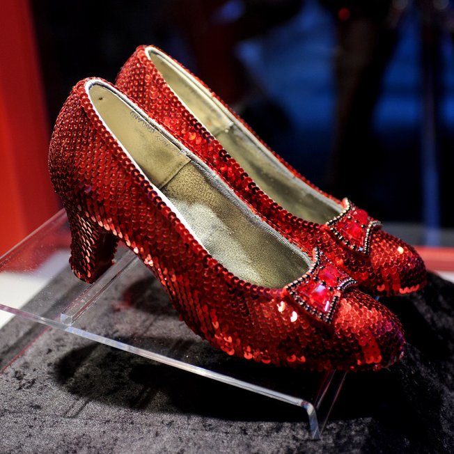 kasut dorothy gale barang paling mahal di dunia yang pernah dicuri