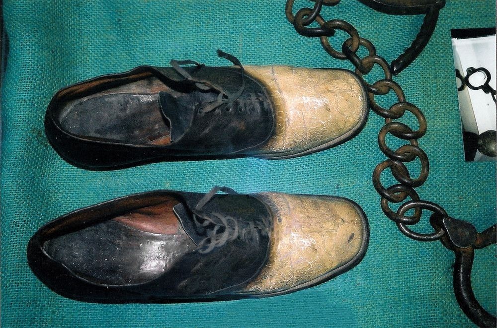 kasut yang diperbuat daripada kulit george parrott