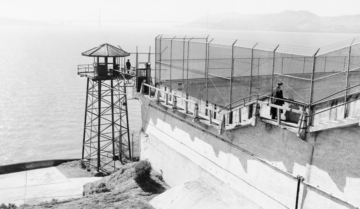 kawalan oleh petugas penjara di alcatraz