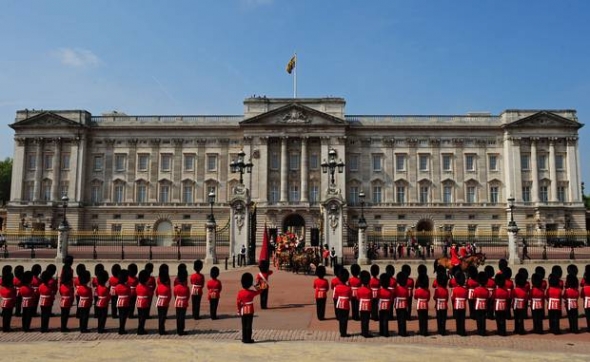 kediaman rasmi keluarga diraja britain british windsor istana buckingham
