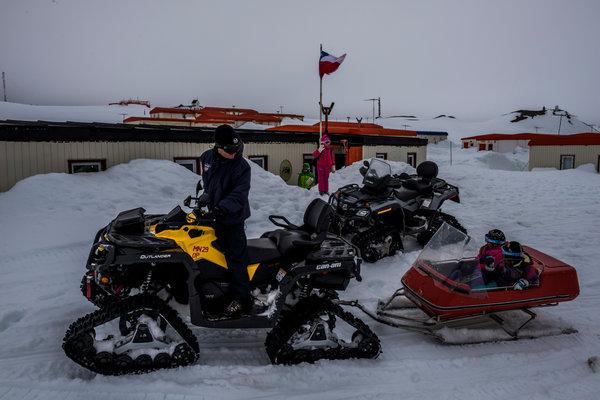 kenderaan pergi dan pulang dari sekolah villas las estrellas antartika kutub selatan