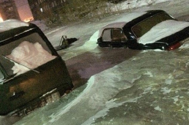 kenderaan terperangkap dalam banjir ais