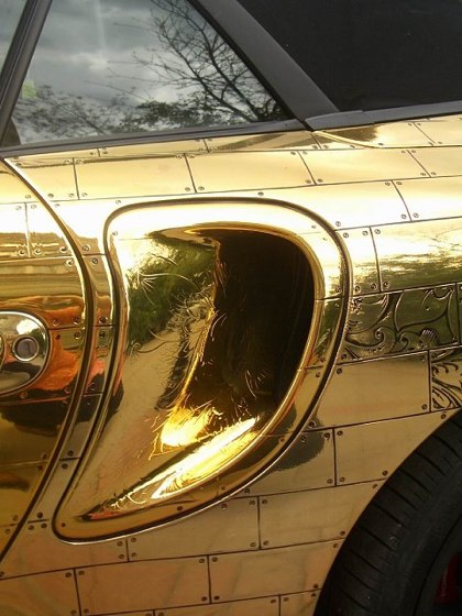 kereta sport porsche emas 7 item pelik yang dihasilkan dan disalut emas 3