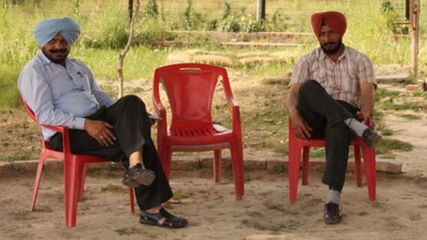kerusi plastik boleh ditemui di mana sahaja di india