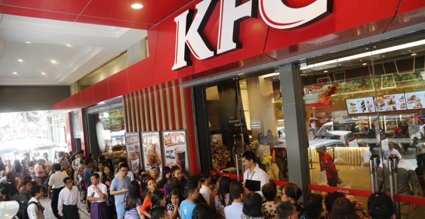 kfc diserbu pelanggan di myanmar