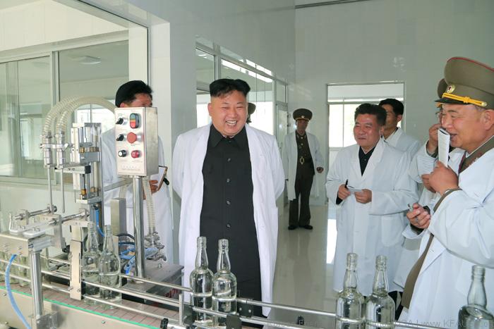 kim jong un melawat kilang di korea utara