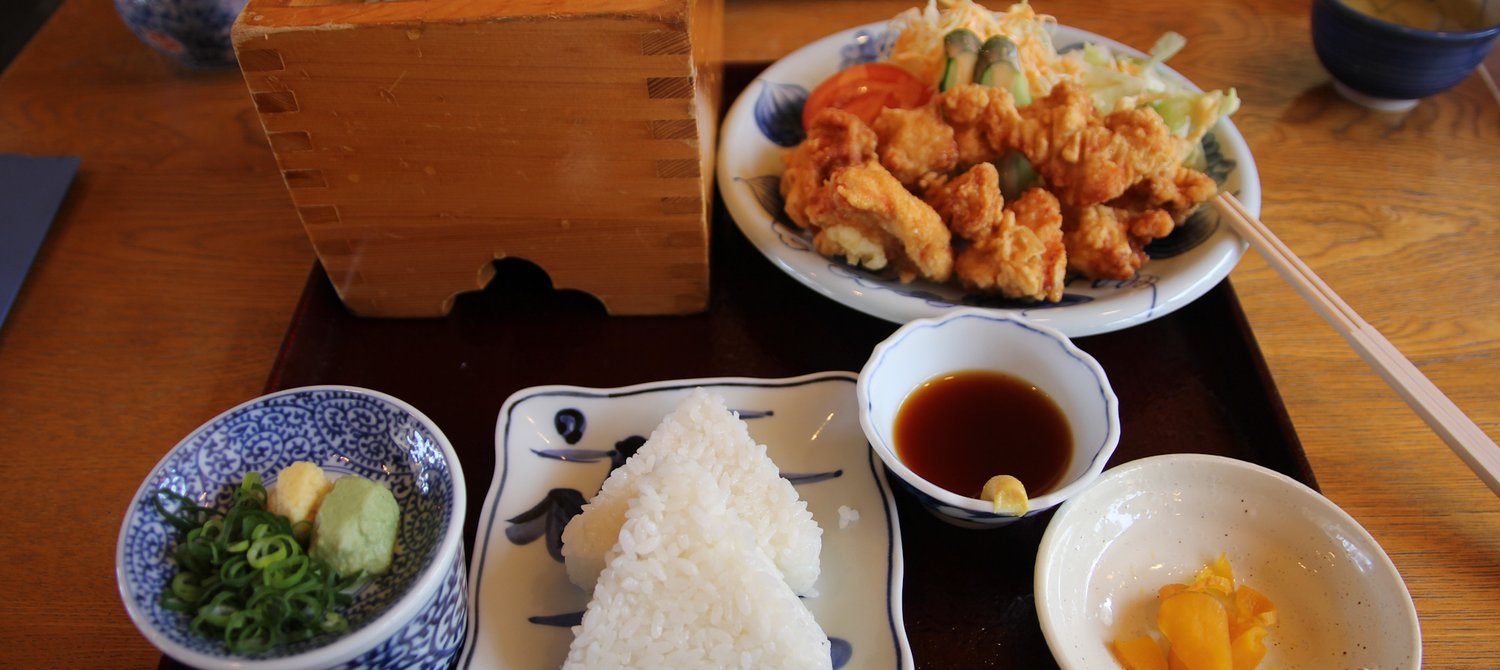 kobayashi mengasaskan restoran makan dengan percuma dibayar dengan keringat kerja hidangan sedap