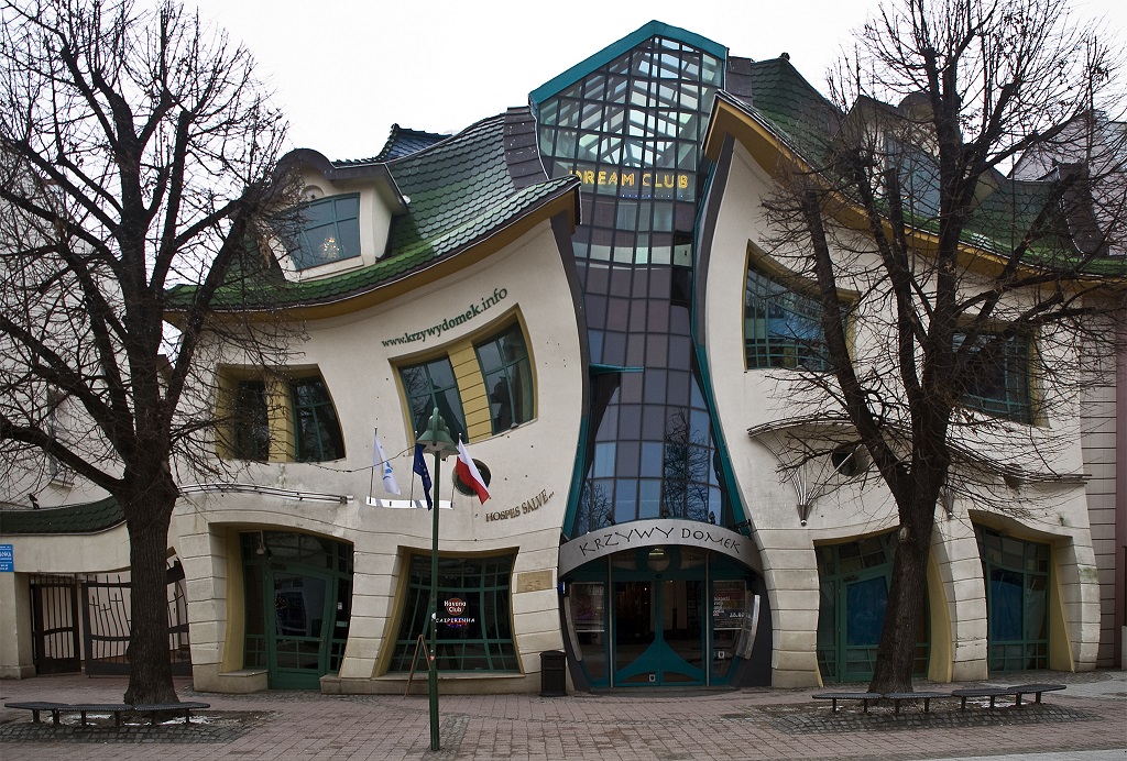 krzywy domek bangunan paling aneh dan pelik di dunia 2