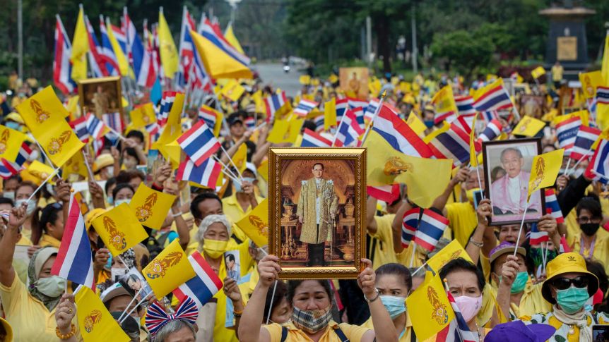 kumpulan penyokong monarki thailand