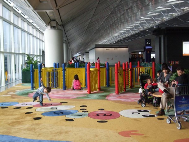 lapangan terbang hong kong kemudahan taman permainan kanak kanak