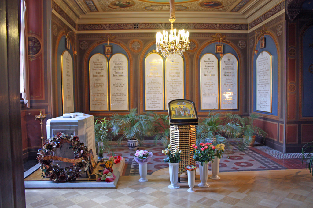 makam tsar nicholas dan keluarganya 938
