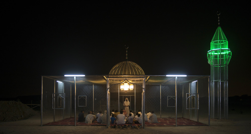 masjid paradise has many gates pada waktu malam