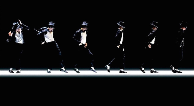 michael jackson melakukan moon dance raja pop dunia