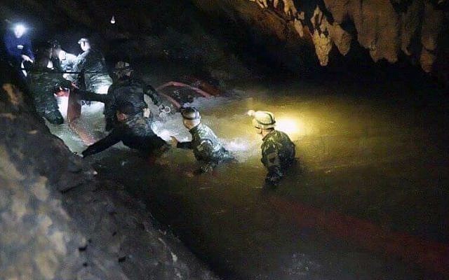 operasi menyelamat mangsa terperangkap dalam gua