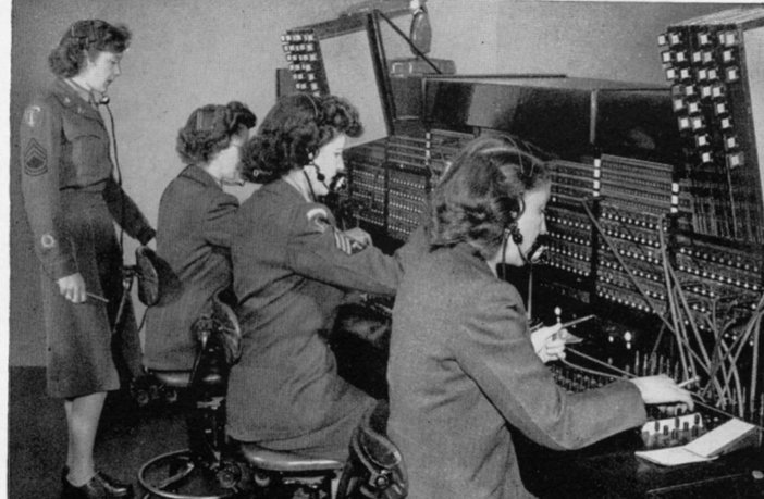 operator radio wanita ww2