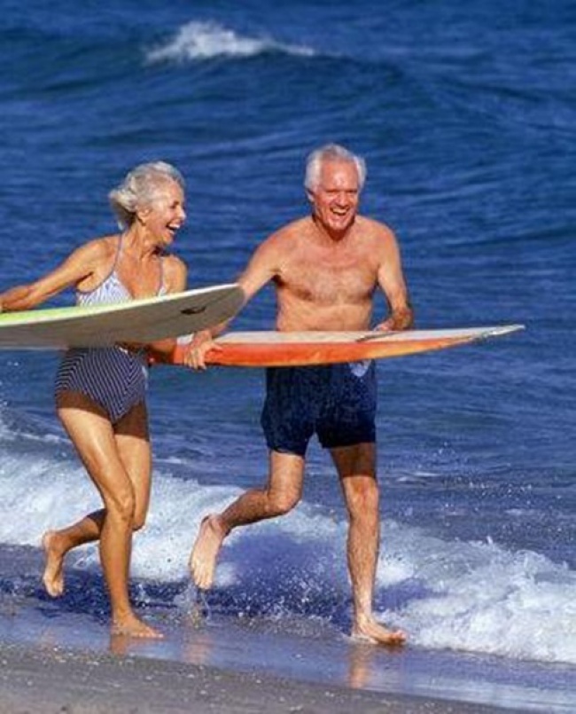 orang tua acah surfing