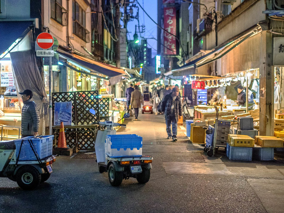 pasar tsukiji paling elok dilawati sebelum subuh