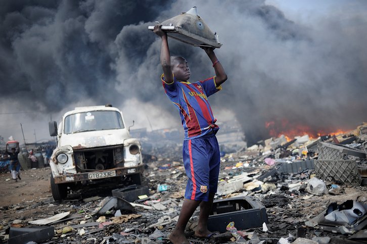 pelupusan sampah yang diimport di afrika