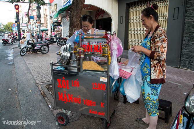 penjual makanan tepi jalan di vietnam 2 976