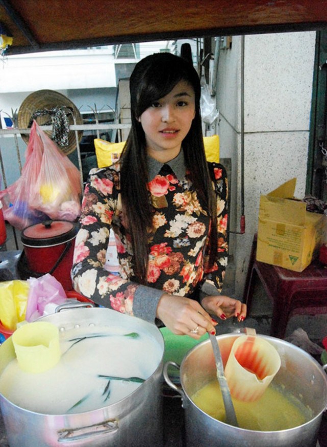 penjual makanan tepi jalan di vietnam viral