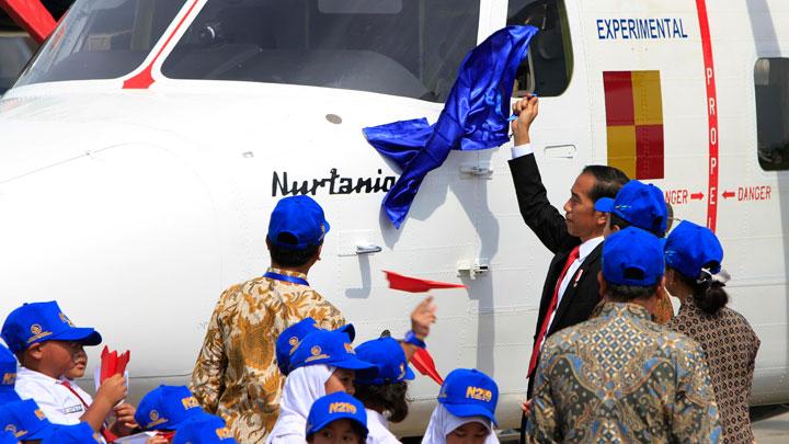 presiden indonesia rasmikan kapal terbang