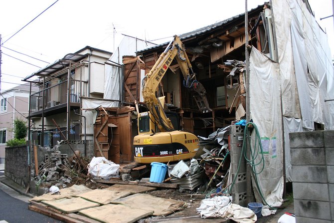 projek runtuh rumah di tokyo