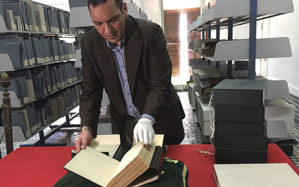 proses pemulihan buku dan manuskrip di perpustakaan tertua dunia 451