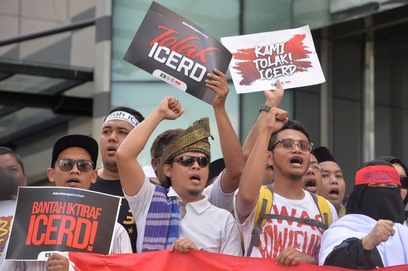 rakyat malaysia bantah icerd