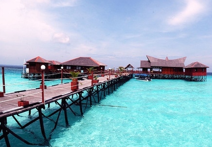 resort terapung seakan akan maldives di maratua paradise resort