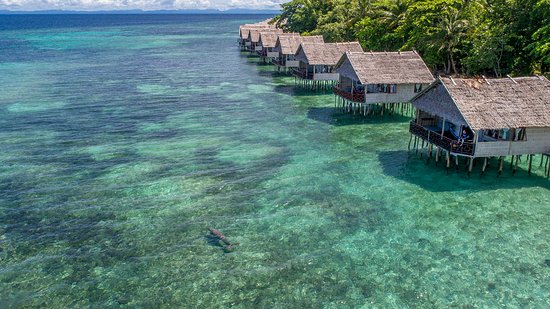 resort terapung seakan akan maldives di papua paradise resort