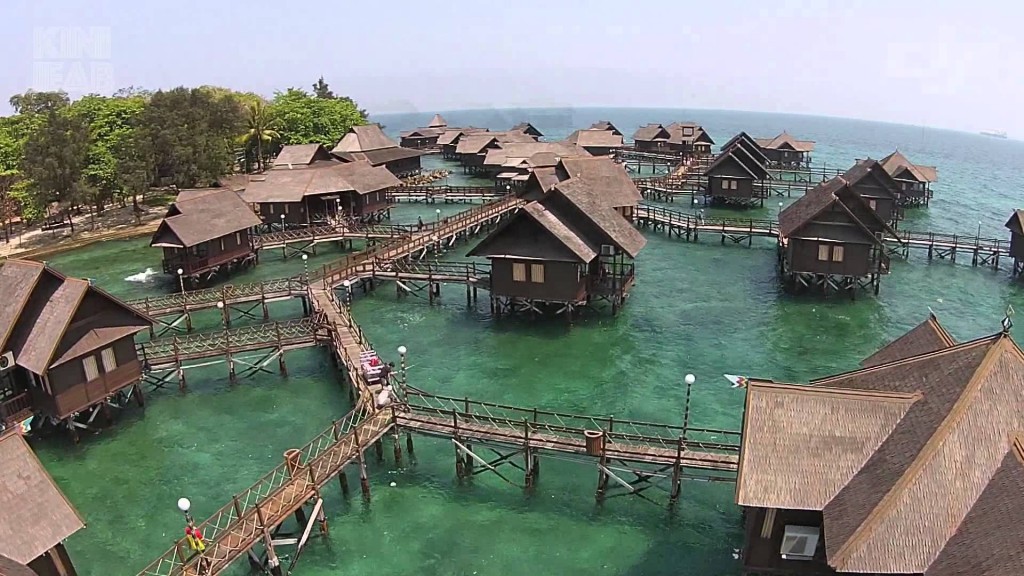 resort terapung seakan akan maldives di pulau ayer resort