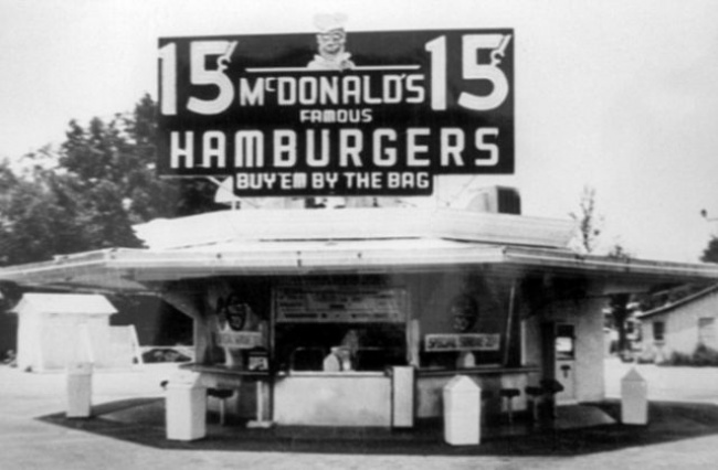 restoran mcdonald pertama