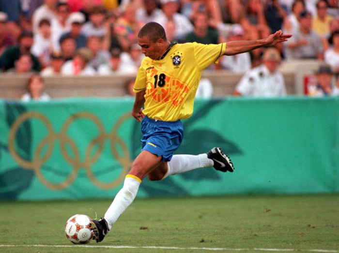 ronaldo menggunakan nama ronaldinho ketika beraksi di piala dunia 1998