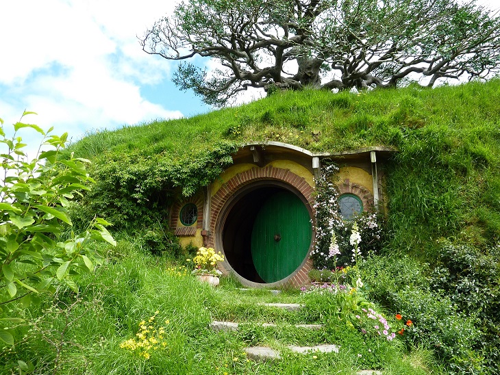 rumah hobbit lord of the ring bawah tanah 748